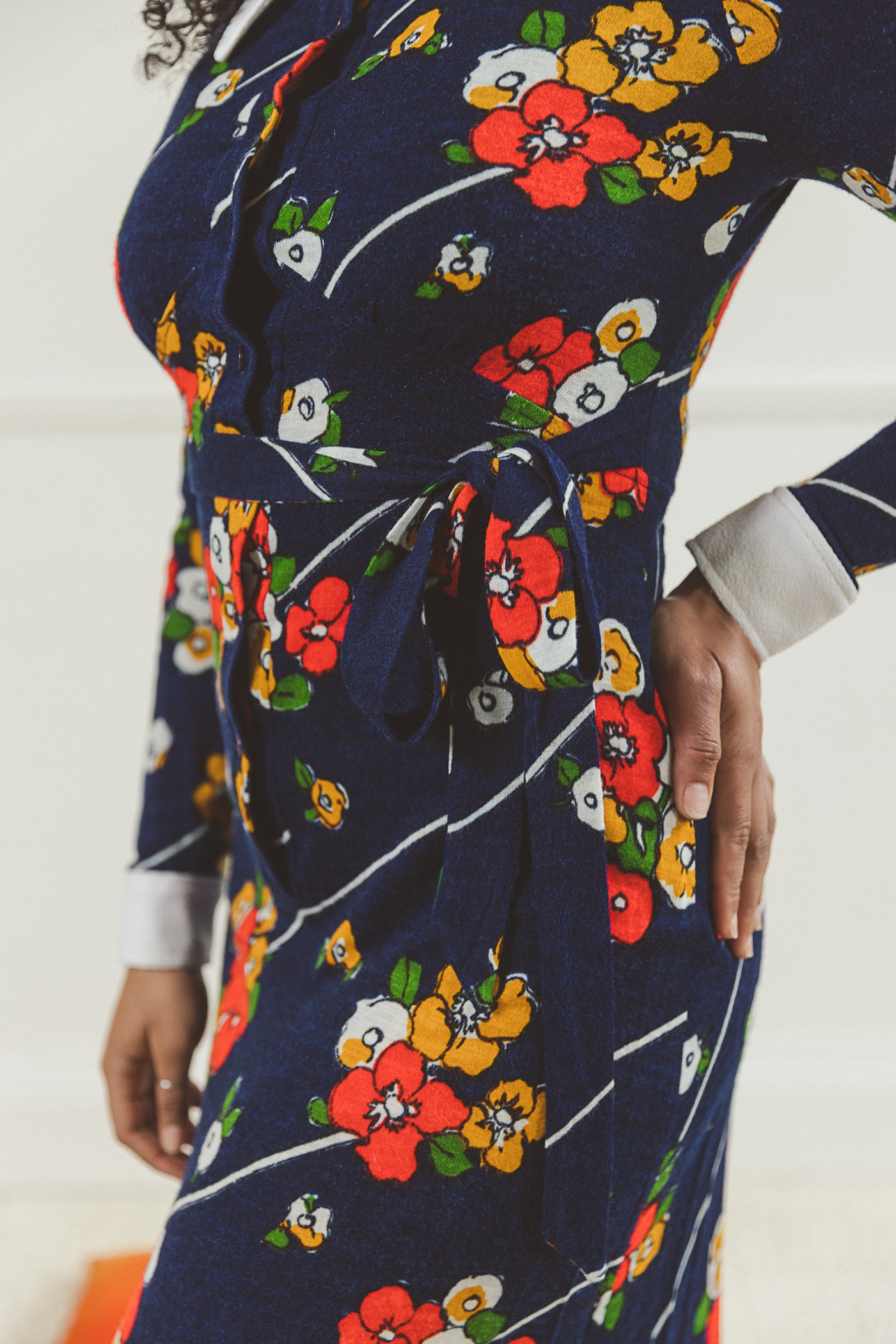 Vintage 70s Flower Power Navy Blue Long Sleeve Maxi Dress White Collar Detail