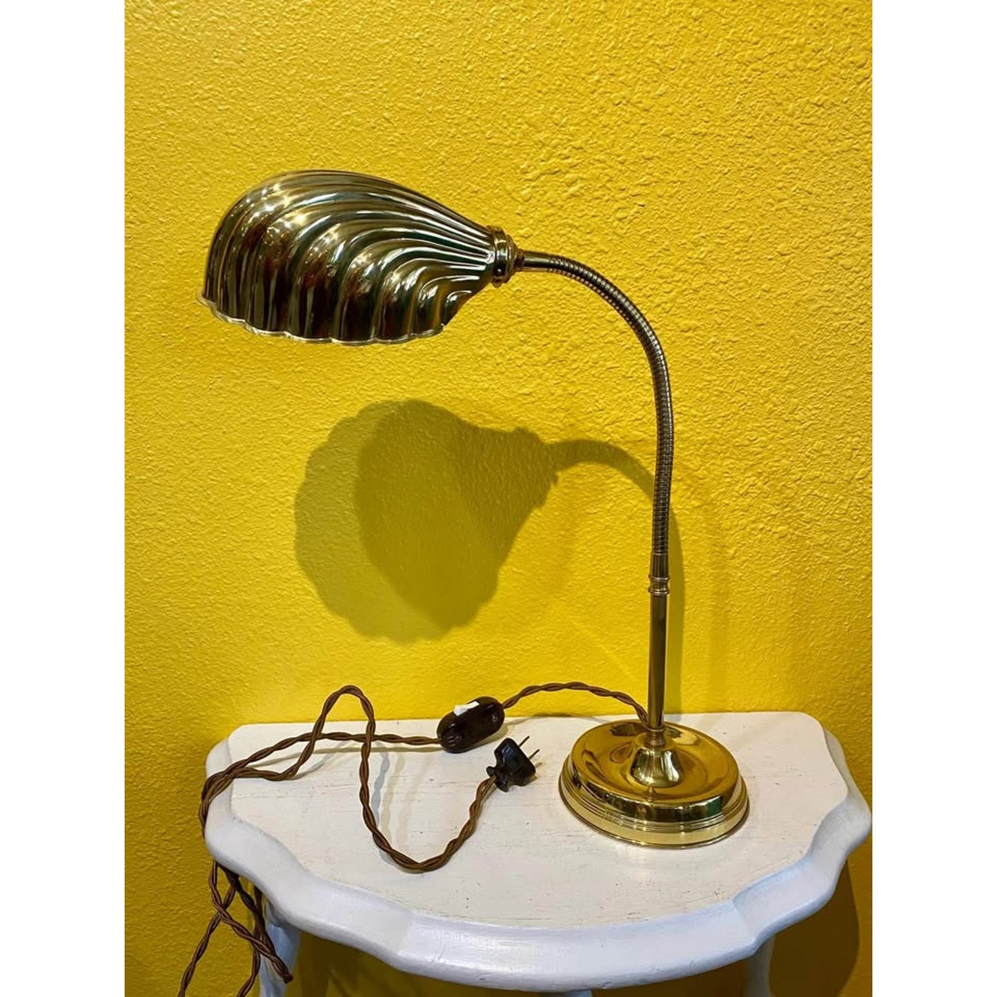 Vintage Gold Shell Table Lamp - Working