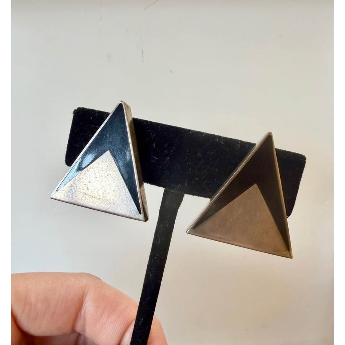 Vintage Sterling Silver & Black Onyx Triangle Clip On Earrings. Mexico. Taxco