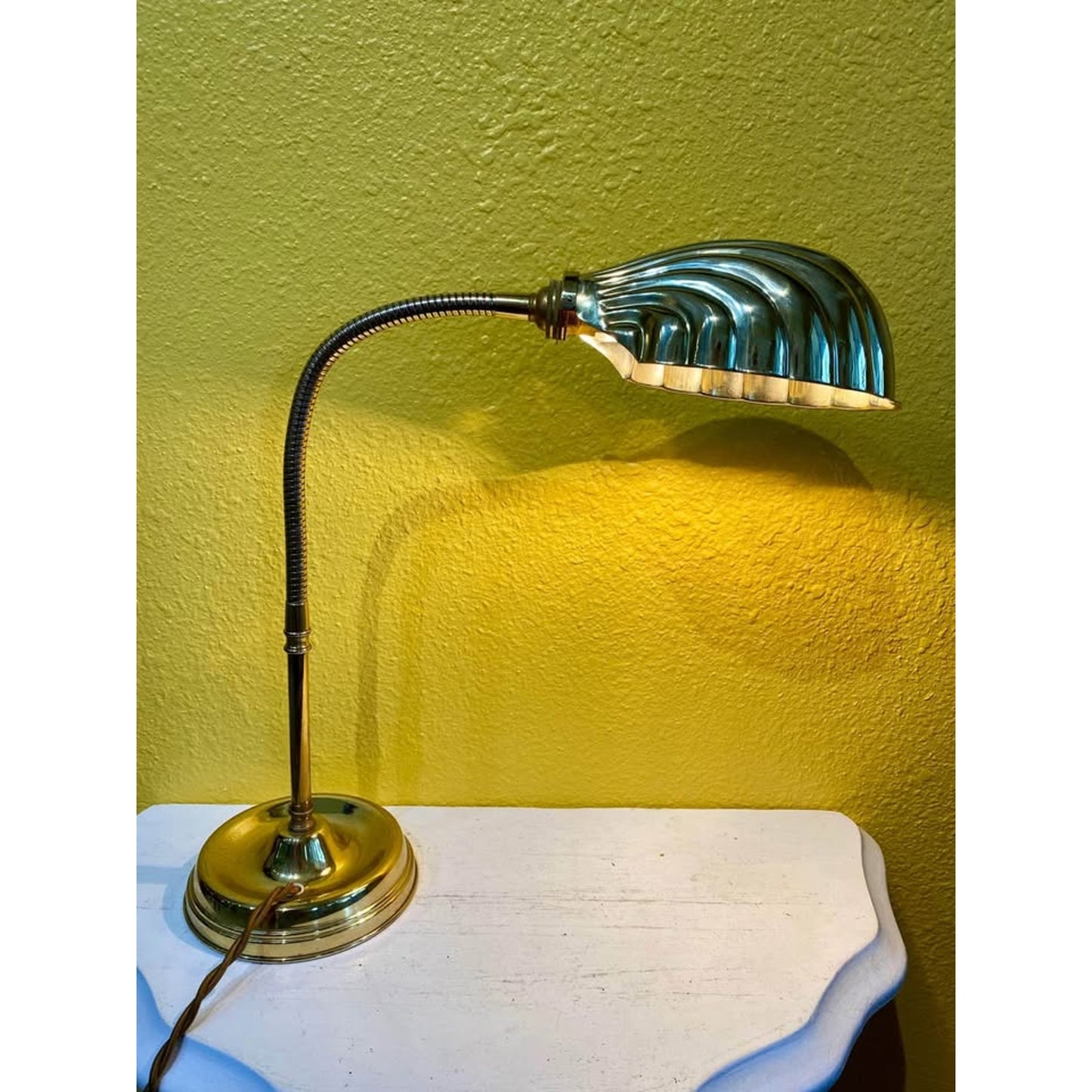 Vintage Gold Shell Table Lamp - Working