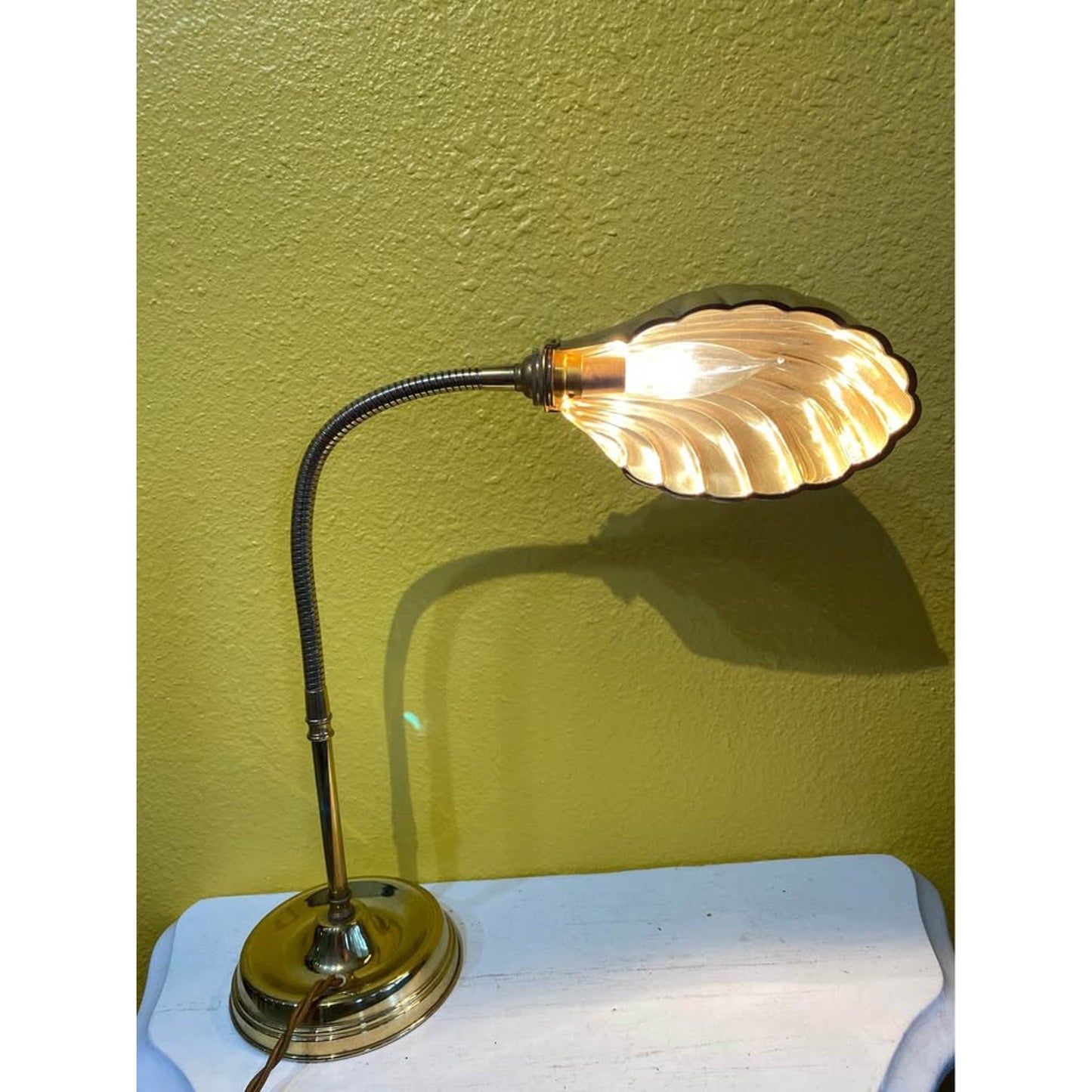 Vintage Gold Shell Table Lamp - Working