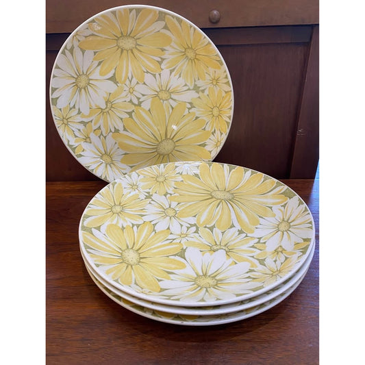 Yellow and White Floral Daisy Vintage Ceramic Dinner Plates. Set of 4